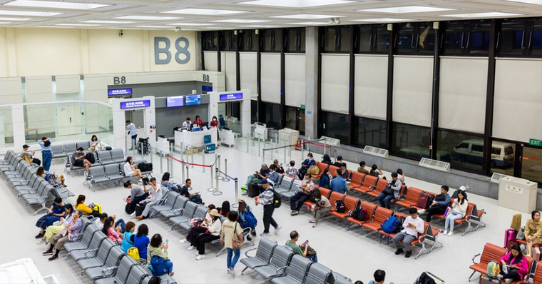 Taiwan Airport Gate B8